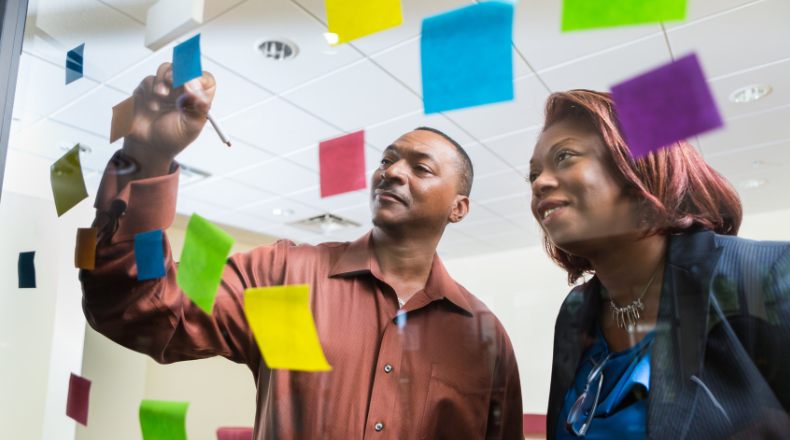 People planning with post it notes