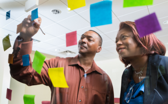 People planning with post it notes